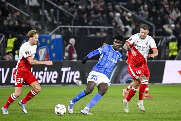 Utrecht s Dani de Wit, Genk s Bibout Banind and Utrecht s Mike Eerdhuijzen pictured in action during a soccer game between Dutch soccer club FC Utrecht and Belgian KRC Genk, on Thursday 22 January 2026 in Utrecht, Netherlands, the seventh game (out of 8) in the league phase of the UEFA Europa League competition. TOM GOYVAERTS TomxGoyvaerts  x157815334x