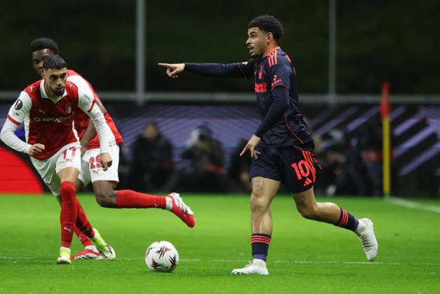POR: Sporting de Braga-Nottingham Forest-EuropaLeague-22 January 2026 Morgan Gibbs-White of Nottingham Forest and Gabri Martinez of Sporting Braga of Sporting Braga in action during the UEFA Europe League, Phase League, Matchday 7, between Sporting Club de Braga and Nottingham Forest at Stadium Municipal of Braga on January 22, 2026 in Braga (Portugal) (Photo by Luis de la Mata SportPix Sipa USA) Braga Stadium Municipal of Braga Braga Portugal Copyright: xLuisxdexlaxMatax xsportPix.org.ux