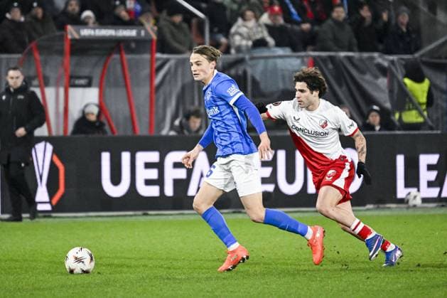 Genk s Matte Smets and Utrecht s Miguel Rodr?guez pictured in action during a soccer game between Dutch soccer club FC Utrecht and Belgian KRC Genk, on Thursday 22 January 2026 in Utrecht, Netherlands, the seventh game (out of 8) in the league phase of the UEFA Europa League competition. TOM GOYVAERTS TomxGoyvaerts  x157816422x