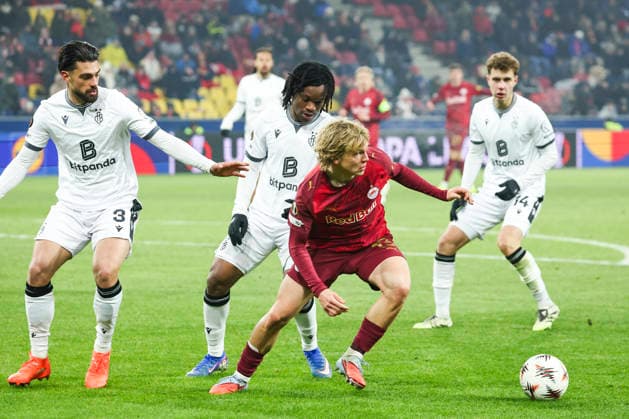 SOCCER - UEFA EL, RBS vs Basel SALZBURG,AUSTRIA,22.JAN.26 - SOCCER - UEFA Europa League, Red Bull Salzburg vs FC Basel. Image shows Nicolas Vouilloz, Jeremy Agbonifo (Basel) and Frans Kraetzig (RBS).  GEPAxpictures xDavidxGeieregger