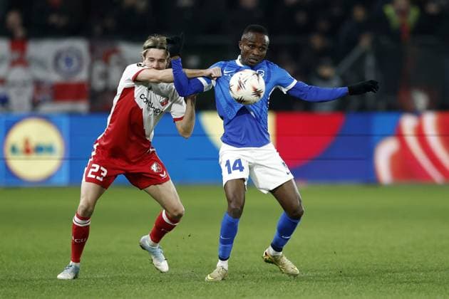 UTRECHT - (l-r) Niklas Vesterlund of FC Utrecht, Yira Sor of KRC Genk during the UEFA Europa League match between FC Utrecht and KRC Genk at the Galgenwaard Stadium on January 22, 2026, in Utrecht, Netherlands. ROBIN VAN LONKHUIJSEN ANP UEFA Europa League 2025 26 League Phase MD7 2025-2026 xVIxANPxSportx xxANPxIVx 548270287 originalFilename: 548270287.jpg