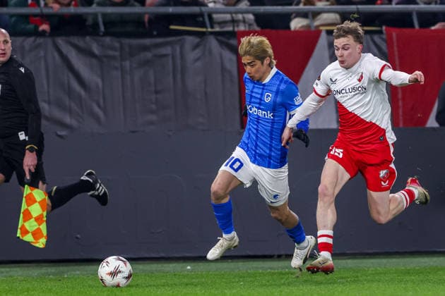 2026-01-22 FC Utrecht v KRC Genk - UEFA Europa League, League phase, MD7 UTRECHT, NETHERLANDS - JANUARY 22: Junya Ito of KRC Genk runs with the ball during the UEFA Europa League, League phase, MD7 match between FC Utrecht and KRC Genk at Stadion Galgenwaard on January 22, 2026 in Utrecht, Netherlands. Utrecht Stadion Galgenwaard Netherlands Content not available for redistribution in The Netherlands directly or indirectly through any third parties. Copyright: xBenxGalx