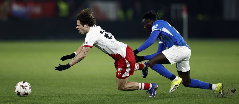 UTRECHT - (l-r) Miguel Rodriguez of FC Utrecht, Yaimar Medina of KRC Genk during the UEFA Europa League match between FC Utrecht and KRC Genk at the Galgenwaard Stadium on January 22, 2026, in Utrecht, Netherlands. ROBIN VAN LONKHUIJSEN ANP UEFA Europa League 2025 26 League Phase MD7 2025-2026 xVIxANPxSportx xxANPxIVx 548270548 originalFilename: 548270548.jpg