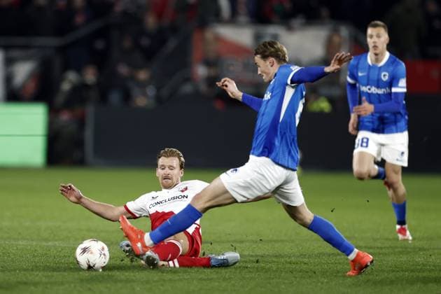 UTRECHT - (l-r) Dani de Wit of FC Utrecht, Matte Smets of KRC Genk during the UEFA Europa League match between FC Utrecht and KRC Genk at the Galgenwaard Stadium on January 22, 2026, in Utrecht, Netherlands. ROBIN VAN LONKHUIJSEN ANP UEFA Europa League 2025 26 League Phase MD7 2025-2026 xVIxANPxSportx xxANPxIVx 548270647 originalFilename: 548270647.jpg