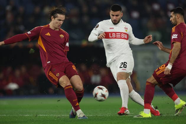 AS Roma v VfB Stuttgart - UEFA Europa League 2025 26 League Phase MD7 Deniz Undav of Stuttgart and Roma s Daniele Ghilardi participate in the UEFA Europa League 2025 26 League Phase MD7 match between AS Roma and VfB Stuttgart at Stadio Olimpico in Rome, Italy, on January 22, 2026 Rome Lazio Italy  Copyright: xCiroxDexLucax originalFilename:deluca-asromavv260122_npmer.jpg