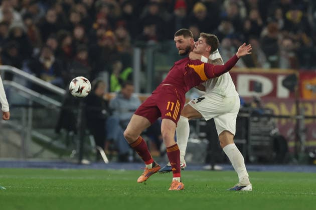 AS Roma v VfB Stuttgart - UEFA Europa League 2025 26 League Phase MD7 Evan Ferguson of Roma and Jeff Chabot of Stuttgart participate in the UEFA Europa League 2025 26 League Phase MD7 match between AS Roma and VfB Stuttgart at Stadio Olimpico in Rome, Italy, on January 22, 2026. Rome Lazio Italy  Copyright: xCiroxDexLucax originalFilename:deluca-asromavv260122_nppUu.jpg