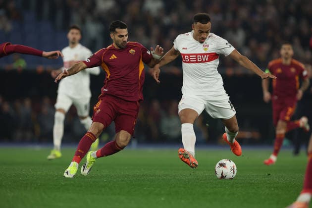 AS Roma v VfB Stuttgart - UEFA Europa League 2025 26 League Phase MD7 Zeki Celik of Roma and Jamie Leweling of Stuttgart participate in the UEFA Europa League 2025 26 League Phase MD7 match between AS Roma and VfB Stuttgart at Stadio Olimpico in Rome, Italy, on January 22, 2026. Rome Lazio Italy  Copyright: xCiroxDexLucax originalFilename:deluca-asromavv260122_npXb9.jpg
