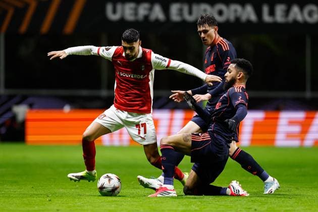 Gabri Martinez of Sporting Braga and Douglas Luiz of Nottingham Forest Braga v Nottingham Forest, UEFA Europa League, Group Stage, Football, Braga Municipal Stadium, Braga, Portugal - 22 Jan 2026Braga Braga Municipal Stadium Portugal EDITORIAL USE ONLY No use with unauthorised audio, video, data, fixture lists, club league logos or live services. Online in-match use limited to 120 images, no video emulation. No use in betting, games or single club league player publications. Copyright: xRubenxAlbarran Shutterstockx 16348423av