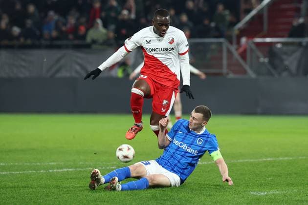 UTRECHT , 22-01-2026 , stadium Galgenwaard , season 2025 2026 , UEFA Europa League football , League phase matchday 7 , match between FC Utrecht and KRC Genk , Pictures shows , FC Utrecht player Yoann Cathline, Genk player Bryan Heynen Utrecht - Genk  x201003539x Copyright: