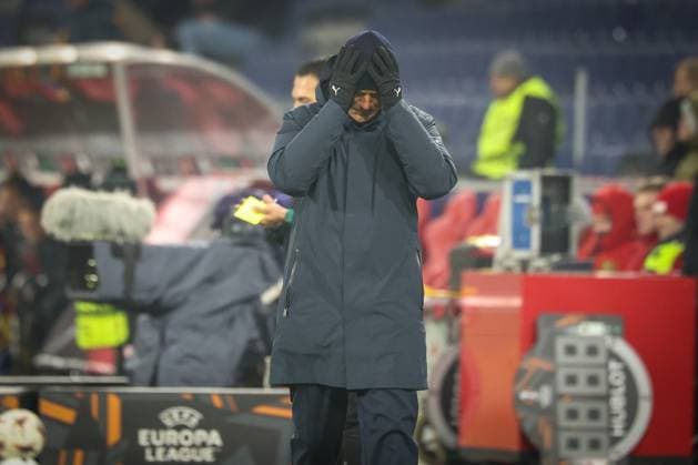 Head coach Thomas Letsch FC Red Bull Salzburg beats his hands over his head, gestures, FC Salzburg vs FC Basel 1893, football, men, UEFA Europa League, season 2025 2026, league phase, matchday 7, 22 01 2026 Wals Siezenheim Salzburg Austria Copyright: xkolbert-press MartinxAgüerax