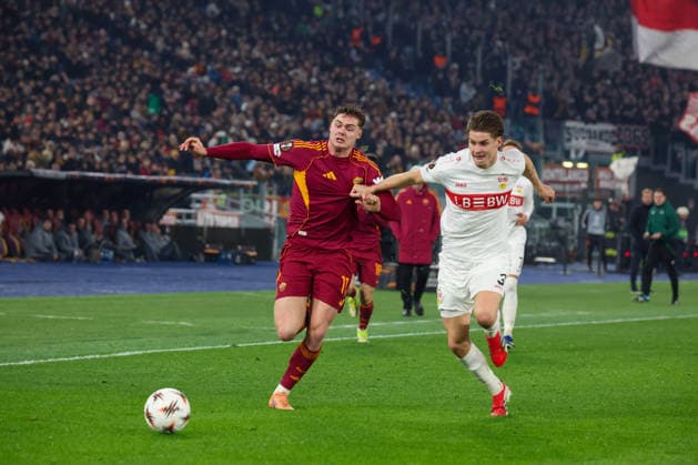 January 22, 2026, Roma, Roma, Italia: EvanÃ‚ Ferguson (AS Roma) - Ramon Hendriks (VfB Stuttgart) During the 2025 26 Europa League football match between Roma and Stuttgart on January 22, 2026 at the Stadio Olimpico in Rome..Photo: Roma Italia - ZUMAs236 20260122_aap_s236_112 Copyright: xFabioxSassox