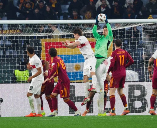 January 22, 2026, Roma, Roma, Italia: Mile Svilar (AS Roma) During the 2025 26 Europa League football match between Roma and Stuttgart on January 22, 2026 at the Stadio Olimpico in Rome..Photo: Roma Italia - ZUMAs236 20260122_aap_s236_115 Copyright: xFabioxSassox