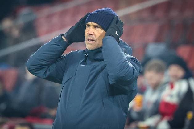 Head coach Thomas Letsch FC Red Bull Salzburg beats his hands over his head, FC Salzburg vs FC Basel 1893, Football, Men, UEFA Europa League, Season 2025 2026, League phase, Matchday 7, 22 01 2026 Wals Siezenheim Salzburg Austria Copyright: xkolbert-press MartinxAgüerax