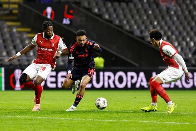 Dan Ndoye of Nottingham Forest and Bright Arrey-Mbi of Sporting Braga Braga v Nottingham Forest, UEFA Europa League, Group Stage, Football, Braga Municipal Stadium, Braga, Portugal - 22 Jan 2026Braga Braga Municipal Stadium Portugal EDITORIAL USE ONLY No use with unauthorised audio, video, data, fixture lists, club league logos or live services. Online in-match use limited to 120 images, no video emulation. No use in betting, games or single club league player publications. Copyright: xRubenxAlbarran Shutterstockx 16348423bs
