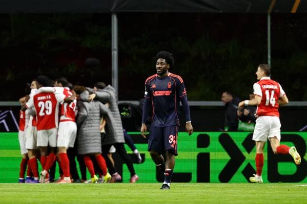Ola Aina of Nottingham Forest appears dejected after Ryan Yates of Nottingham Forest scores an own goal Braga v Nottingham Forest, UEFA Europa League, Group Stage, Football, Braga Municipal Stadium, Braga, Portugal - 22 Jan 2026Braga Braga Municipal Stadium Portugal EDITORIAL USE ONLY No use with unauthorised audio, video, data, fixture lists, club league logos or live services. Online in-match use limited to 120 images, no video emulation. No use in betting, games or single club league player publications. Copyright: xRubenxAlbarran Shutterstockx 16348423ca