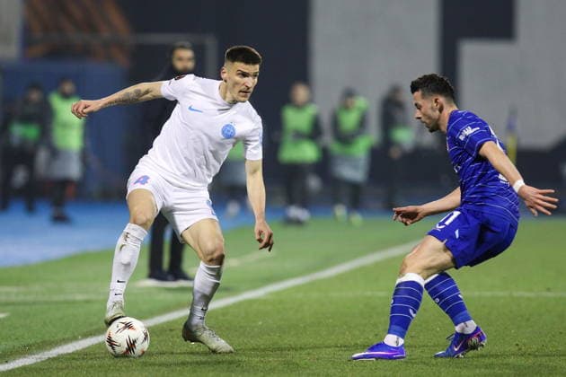 Zagreb, Craotia, 220126. Players Danijel Graovac and Arber Hoxha during UEFA Europa league football match, 7th round, between Dinamo and FCSB at Maksimir stadium. Foto: Josip Bandic CROPIX Zagreb Croatia Copyright: xxJosipxBandicx xCROPIXx dinamo_fcsb63-220126