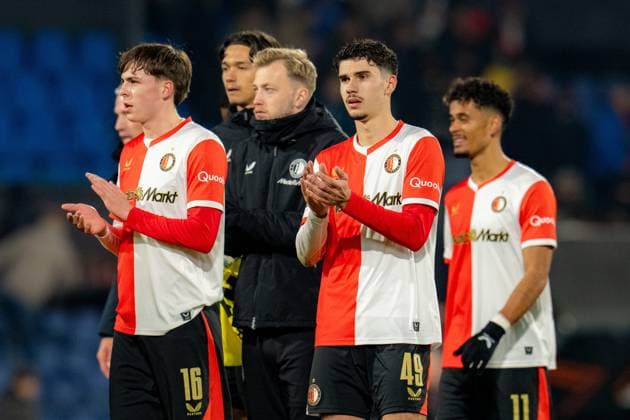 ROTTERDAM , 22-01-2026 , Stadium Feijenoord de Kuip , season 2025 2026 , UEFA Europa League football , match between Feyenoord - Sturm Graz , Van persie, Sauer (l) and Borges (r) Feyenoord - Sturm Graz  x201003992x Copyright: