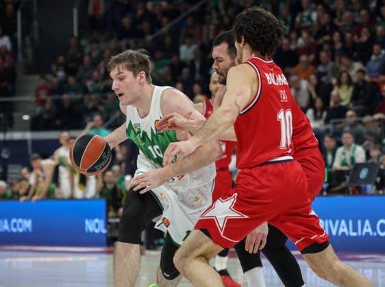 Foto IPP Roberto Bregani Milano 22 01 2026 Pallacanestro, Turkish Airlines EuroLeague 2025 2026, EA7 Emporio Armani MIlano vs Zalgiris Kaunas. Nella foto Azuolas Tubelis del Zalgiris Kaunas in azione contro Leandro Bolmaro dell EA7 Emporio Armani Milano. e Giampaolo Ricci dell EA7 Emporio Armani Milano. Italy Photo Press World Copyright. italy ITALY  Copyright: xR4924_italyphotopressx