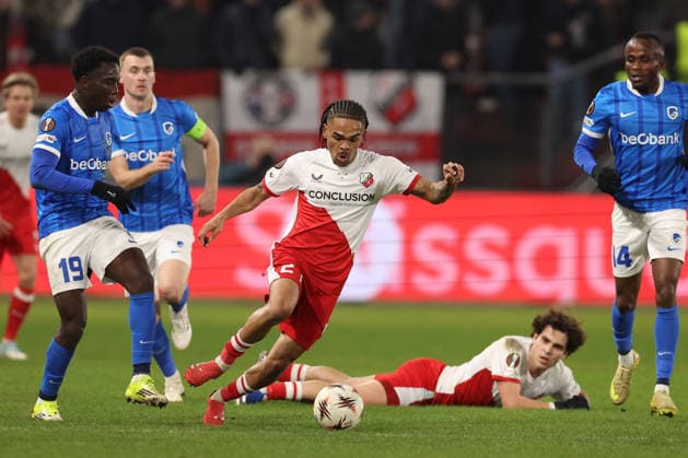 Alonzo Engwanda of FC Utrecht with Yalmar Medina of KRC Genk during the match FC Utrecht vs KRC Genk at the De Galgenwaard for the UEFA Europa League season 2025 2026 in UTRECHT, Netherlands on 22 january 2026, photo by Peter Lous EYE4images DeFodi Images