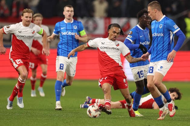 Alonzo Engwanda of FC Utrecht with Bryan Heynen of KRC Genk during the match FC Utrecht vs KRC Genk at the De Galgenwaard for the UEFA Europa League season 2025 2026 in UTRECHT, Netherlands on 22 january 2026, photo by Peter Lous EYE4images DeFodi Images