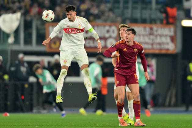AS Roma v VfB Stuttgart - UEFA Europa League ROME, ITALY - JANUARY 22: Stuttgart s Atakan Karazor (L) in action against AS Roma s Evan Ferguson (R) during the UEFA Europa League match between AS Roma and Stuttgart at Stadio Olimpico in Rome, Italy, on January 22, 2026. Claudio Pasquazi Anadolu Rome Italy. Editorial use only. Please get in touch for any other usage.  Copyright: x2026xAnadoluxClaudioxPasquazix