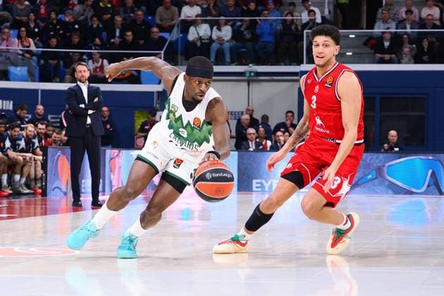 BASKET - Euroleague - EA7 Emporio Armani Milano vs Zalgiris Kaunas Sylvain Francisco (Zalgiris Kaunas) & Quinn Ellis (EA7 Emporio Armani Olimpia Milano) during EA7 Emporio Armani Milano vs Zalgiris Kaunas, Basketball Euroleague match in Assago (MI), Italy, January 22 2026 Assago (MI) Italy  Copyright: xIPAxSport ABACAx