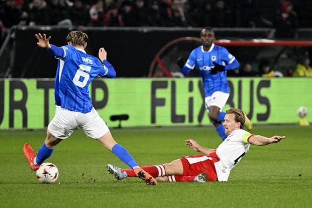 Genk s Matte Smets and Utrecht s Dani de Wit pictured in action during a soccer game between Dutch soccer club FC Utrecht and Belgian KRC Genk, on Thursday 22 January 2026 in Utrecht, Netherlands, the seventh game (out of 8) in the league phase of the UEFA Europa League competition. TOM GOYVAERTS TomxGoyvaerts  x157826103x