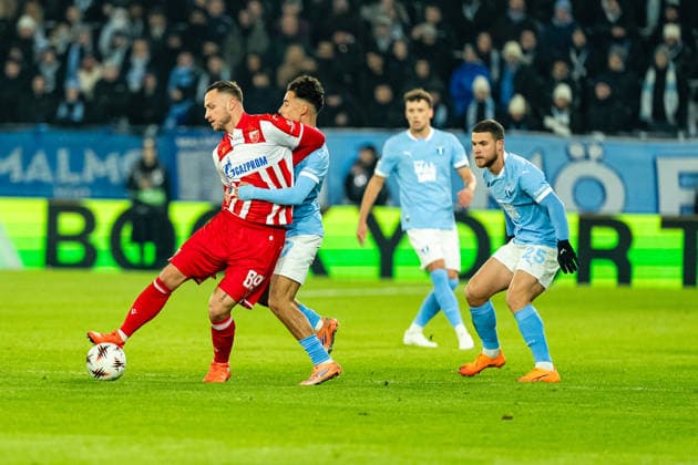 Malmo FF v Crvena Zvezda, UEFA Europa League, Malmo Sweden Malmo, Sweden. 22nd, January 2026. Marko Arnautovic (89) of Crvena Zvezda and Adrian Skogmar (37) of Malmo FF seen during the UEFA Europa League match between Malmo FF and Crvena Zvezda at Eleda Stadion in Malmo. Sweden, Malmo, Eleda Stadion  Copyright: xGonzalesxPhoto TobiasxJorgensenx