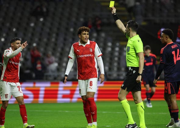 POR: Sporting de Braga-Nottingham Forest-EuropaLeague-22 January 2026 Igor Pajac (CRO) referee in action during the UEFA Europe League, Phase League, Matchday 7, between Sporting Club de Braga and Nottingham Forest at Stadium Municipal of Braga on January 22, 2026 in Braga (Portugal) (Photo by Luis de la Mata SportPix Sipa USA) Braga Stadium Municipal of Braga Braga Portugal Copyright: xLuisxdexlaxMatax xsportPix.org.ux