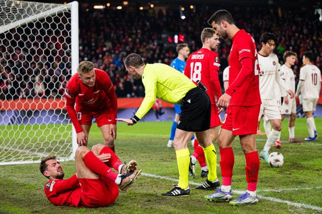 260122 Fredrik Pallesen Knudsen of Brann in pain during the UEFA Europa League football match between Brann and Midtjylland on January 22, 2026 in Bergen Photo Marius Simensen BILDBYRAN COP 238 MM0054 bbeng brann football fotball fotboll midtjylland soccer uefa europa league  Copyright: MARIUSxSIMENSEN BB260122ZV054