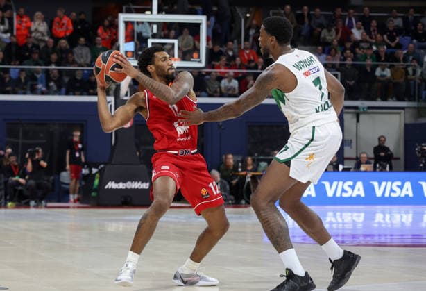Foto IPP Roberto Bregani Milano 22 01 2026 Pallacanestro, Turkish Airlines EuroLeague 2025 2026, EA7 Emporio Armani MIlano vs Zalgiris Kaunas. Nella foto Armoni Brooks dell EA7 Emporio Armani Milano in azione contro Moses Wright del Zalgiris Kaunas. Italy Photo Press World Copyright. italy ITALY  Copyright: xR4924_italyphotopressx