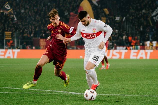 Duel Jan Ziolkowski AS ROM, 24 and Deniz Undav VfB Stuttgart, 26 , ITA, AS Roma vs VfB Stuttgart, Football, Europa League, Matchday 7, Season 2025 2026, 22 01 2026, ITA, AS Roma vs VfB Stuttgart, Football, Europa League, Matchday 7, Season 2025 2026, 22 01 2026, Rome Copyright: xEibner-Pressefoto EdwardxCheungx EP_ECG
