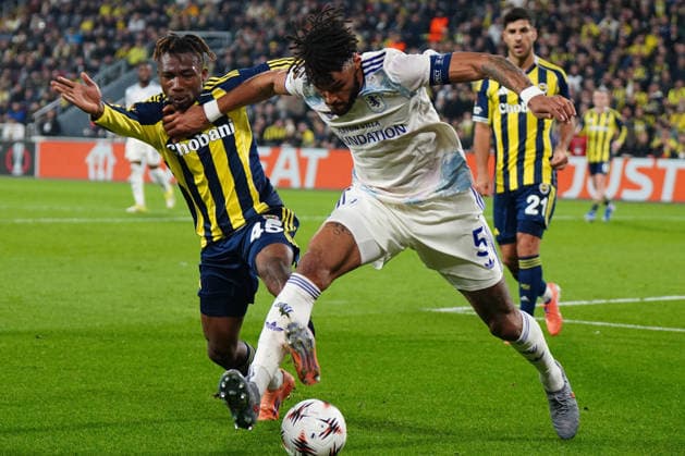 ISTANBUL, TURKEY - JANUARY 22: Dorgeles Nene (L) of Fenerbahce and Tyrone Mings (5) of Aston Villa battle for the ball during the UEFA Europa League 2025 26 League Phase MD7 match between Fenerbahce SK and Aston Villa FC at Fenerbahce Sükrü Saracoglu Spor Kompleksi Chobani Stadium on January 22, 2026 in Istanbul, Turkey. Istanbul Turkey Copyright: xSeskimphotox FBahce-AVilla-220126 (166)