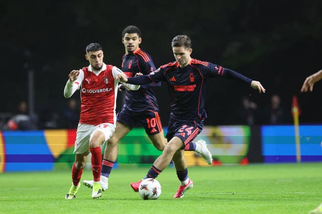 POR: Sporting de Braga-Nottingham Forest-EuropaLeague-22 January 2026 James McAtee of Nottingham Forest in action during the UEFA Europe League, Phase League, Matchday 7, between Sporting Club de Braga and Nottingham Forest at Stadium Municipal of Braga on January 22, 2026 in Braga (Portugal) (Photo by Luis de la Mata SportPix Sipa USA) Braga Stadium Municipal of Braga Braga Portugal Copyright: xLuisxdexlaxMatax xsportPix.org.ux