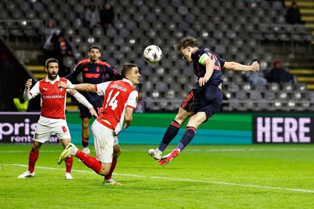 Ryan Yates of Nottingham Forest heads towards goal but fails to score Braga v Nottingham Forest, UEFA Europa League, Group Stage, Football, Braga Municipal Stadium, Braga, Portugal - 22 Jan 2026Braga Braga Municipal Stadium Portugal EDITORIAL USE ONLY No use with unauthorised audio, video, data, fixture lists, club league logos or live services. Online in-match use limited to 120 images, no video emulation. No use in betting, games or single club league player publications. Copyright: xRubenxAlbarran Shutterstockx 16348423dh