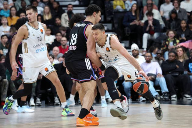 BASKET BALL : Paris Basket Vs Dubai - Euroligue - 22 01 2026 Aleksa Avramovic (Dubai) Vs Enzo Shahrvin (Paris) ParisFrance  Copyright: xMichaelxBaucherx