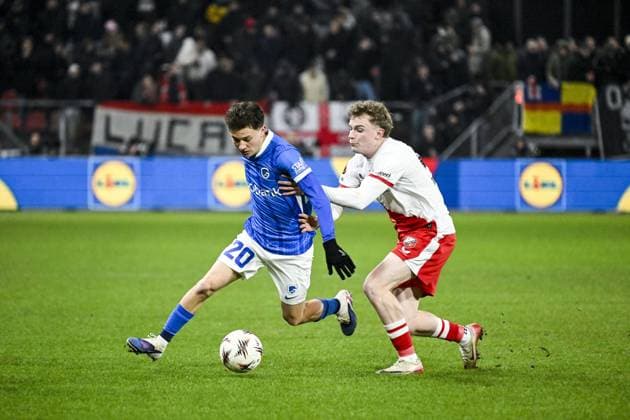 Genk s Konstantinos Kos Karetsas and Utrecht s Derry Murkin pictured in action during a soccer game between Dutch soccer club FC Utrecht and Belgian KRC Genk, on Thursday 22 January 2026 in Utrecht, Netherlands, the seventh game (out of 8) in the league phase of the UEFA Europa League competition. TOM GOYVAERTS TomxGoyvaerts  x157834051x