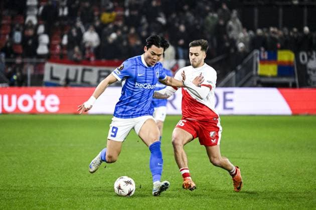 Genk s Hyeon-Gyu Oh and Utrecht s Souffian El Karouani pictured in action during a soccer game between Dutch soccer club FC Utrecht and Belgian KRC Genk, on Thursday 22 January 2026 in Utrecht, Netherlands, the seventh game (out of 8) in the league phase of the UEFA Europa League competition. TOM GOYVAERTS TomxGoyvaerts  x157837985x