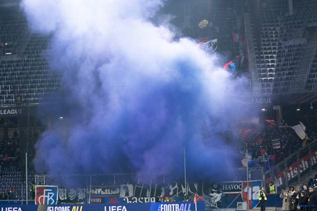 22 01 2026, Salzburg, Stadion Salzburg, Europa League RB Salzburg FC Basel, Basel supporters with smoke in Austria Salzburg colors Salzburg Stadion Salzburg Salzburg Salzburg Austria Copyright: xJustPictures.ch PascalxvonxBürenx jp-en-PaVoB-_A737222-1