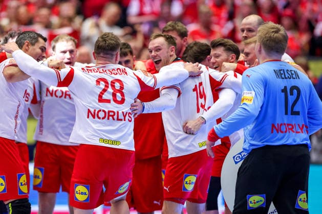 22 01 2026, Handball, Men s EHF EURO 2026, France Denmark, Jyske Bank Boxen in Herning, Denmark, Main Round xd29 Mathias Gidsel Denmark 19 Emil Nielsen Denmark 12 cheering Denmark