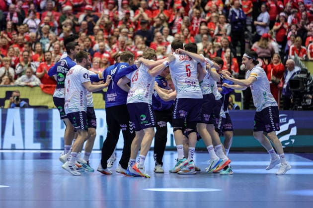 Norway Team Celebrate After the Match between SPAIN VS NORWAY, valid for Men s EHF EURO 2026 at Jyske Bank Boxen in Herning on 22 January 2026. Herning Jyske Bank Boxen Herning Denmark Copyright: xIMAGOx xPRIMExSPORTSxIMAGESx xANGELOxMOREIRAx
