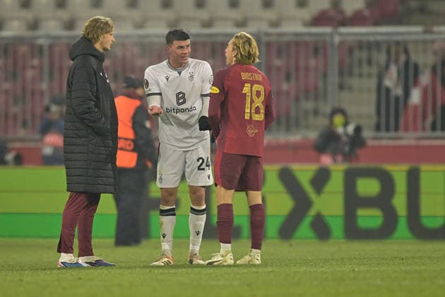 Salzburg, Austria January 22, 2026 Europa League 2025 2026 RB Salzburg vs FC Basel In the picture from left Maurits Kjaergaard RB , Flavius Daniliuc FCB , the ex Salzburger, Mads Bidstrup RB after the end of the game Red Bull Arena Copyright: xFotostandx xWassmuthx