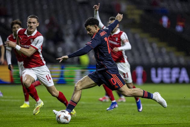 Morgan Gibbs-White 10 of Nottingham Forest shoots during the UEFA Europa League match between SC Braga vs Nottingham Forest at Estadio Municipal de Braga on January 22nd,2026 (Photo by Joao Bravo Sports Press Photo) Copyright: xJoaoxBravo SportsxPressxPhotox Sportspressphoto_SPR84414