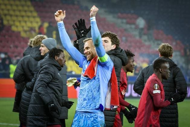 Alexander Schlager 1 FC Red Bull Salzburg celebrates with the fans, final cheer, FC Salzburg vs FC Basel 1893, football, men, UEFA Europa League, season 2025 2026, league phase, matchday 7, 22 01 2026 Wals Siezenheim Salzburg Austria Copyright: xkolbert-press MartinxAgüerax
