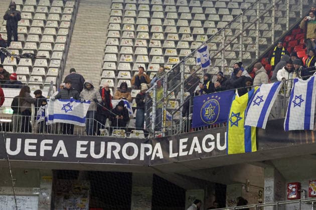 22 01 2026, xrekx, Football UEFA Europa League, SC Freiburg Maccabi Tel Aviv v l Maccabi Fans ,Atmosphere, Scarves, Shirt, Flag, Banner, Ultras, Spectators, Visitors, Choreo, Choreography, atmosphere, spectators, Visitors DFL DFB REGULATIONS PROHIBIT ANY USE OF PHOTOGRAPHS as IMAGE SEQUENCES and or QUASI VIDEO Freiburg