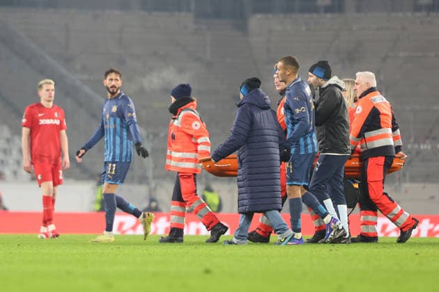 22 01 2026, xrekx, Football UEFA Europa League, SC Freiburg Maccabi Tel Aviv v l Sayed Abu Farkhi Maccabi Tel Aviv injured, injury, pain, pains, injured, injury, pain, pains DFL DFB REGULATIONS PROHIBIT ANY USE OF PHOTOGRAPHS as IMAGE SEQUENCES and or QUASI VIDEO Freiburg