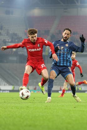 22 01 2026, xrekx, Football UEFA Europa League, SC Freiburg Maccabi Tel Aviv v l Philipp Treu SC Freiburg Sagiv Jehezkel Maccabi Tel Aviv Zweikampf, Aktion, action, battle for the ball DFL DFB REGULATIONS PROHIBIT ANY USE OF PHOTOGRAPHS as IMAGE SEQUENCES and or QUASI VIDEO Freiburg