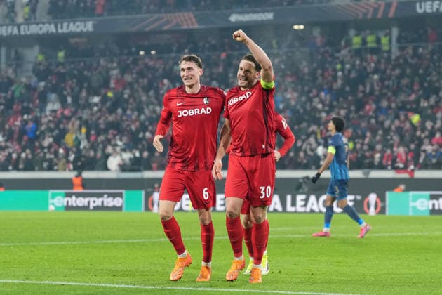 Patrick Osterhage SC Freiburg, 06 and Christian Günter Christian Guenter SC Freiburg, 30 goal celebration, emotions, goal shot, goal, goal, goal, Germany, football, UEFA Europa League, matchday 7, league phase, 2025 2026, SC Freiburg vs Maccabi Tel Aviv, 22 01 2026, Europa Park Stadion, Freiburg, Germany Freiburg Europa Park Stadion Baden Württemberg Germany Copyright: xArnexAmbergx