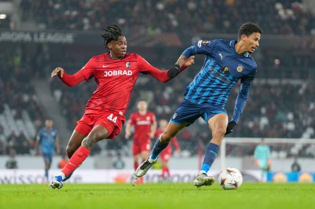 Johan Manzambi SC Freiburg, 44 in duel with Heitor Maccabi Tel Aviv, 04 , Germany, Soccer, UEFA Europa League, Matchday 7, League phase, 2025 2026, SC Freiburg vs Maccabi Tel Aviv, 22 01 2026, Europa Park Stadion, Freiburg, Germany Freiburg Europa Park Stadion Baden Württemberg Germany Copyright: xArnexAmbergx