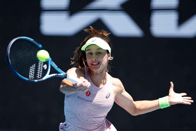 TENNIS AUSTRALIAN OPEN, Zeynep Sonmez of Turkiye in action during the Women™s 3rd round match against Yulia Putintseva of Kazakhstan on day 6 of the 2026 Australian Open tennis tournament at Melbourne Park in Melbourne, Friday, January 23, 2026. ( NO ARCHIVING MELBOURNE VICTORIA AUSTRALIA  Copyright: xROBxPREZIOSOx 20260123152913289119